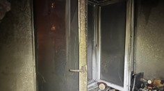 Večerný požiar v bytovke v Bratislave. Izbu zachvátili plamene