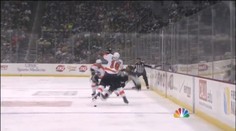 TOP 3 z noci v NHL: Pozrite si najtvrdší hit aj futbalový zákrok, ktorý vyhral zápas