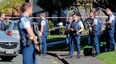 Streľbe v Aucklande podľahol policajt, ďalší je vážne zranený