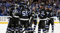 VIDEO: Nikita Kučerov pokoril magickú hranicu, Tampa Bay ukončila sériu prehier. Vegas prvýkrát naprázdno