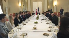 Robert Fico pozval študentov na obed. Niektorými témami ich zaskočil