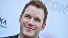 Tento fešák je opäť voľný. Osemročnému manželstvu je zrejme nadobro koniec