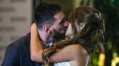Messi si vzal lásku z detstva. Svadobnými šatami ale veľmi neohúrila