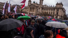 Maďarskí pedagógovia začali dvojhodinový výstražný štrajk