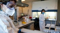 Na COVID-19 zomrelo 77 ľudí. Pribudli aj pacienti v nemocniciach