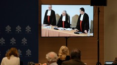 Vatikánsky súd odsúdil kardinála Becciua v korupčnom procese za spreneveru