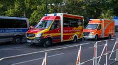 Vážna nehoda autobusu MHD. Po náraze do stromu sa zranilo 15 ľudí