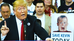 VIDEO: Donald Trump sa snaží zachrániť Kevina zo Sám doma pred Putinom