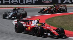 V Barcelone triumfoval Hamilton. Líder šampionátu preteky nedokončil