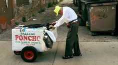 Starček musel pracovať ako pouličný zmrzlinár. Zbadal ho dobrý muž a zmenil mu život