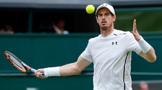 Obhajca titulu Murray postúpil do osemfinále