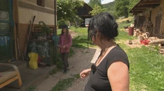 Romantika či tvrdá drina? S kamerou sme navštívili Johanu, ktorá už 17 rokov žije s deťmi v súlade s prírodou