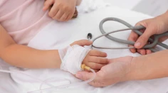Dievčatá skončili po kúpaní v nemocnici. Vo vode sa mali nakaziť nebezpečnou baktériou