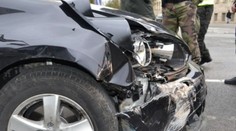 Opitá matka za volantom vyletela z cesty, v aute mala 8-mesačného syna