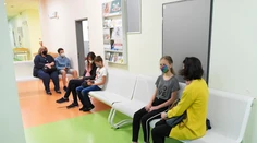 V nemocniciach pribúdajú aj mladí pacienti s chrípkou. Čo situáciu zrejme ešte zhorší?