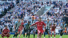 Premier League: Liverpool v infarktovom závere zachraňoval remízu. Manchester City v nadstavení dovŕšil obrat