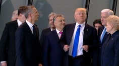 Ďalší Trumpov trapas. Na summite NATO rukou odstrčil premiéra Čiernej hory