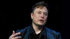 Vypnutie satelitov narušilo ukrajinský útok na ruskú flotilu. Bál som sa jadrového útoku, vysvetlil Musk v knihe
