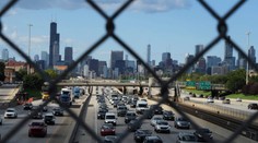 Nové pravidlá víz v USA? Trump chce sprísniť podmienky pre študentov aj novinárov