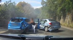 Českí policajti naháňali recidivistu. Vrazil do auta, v ktorom sedelo malé dieťa