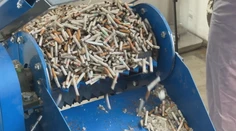Nepopulárny odpad dostáva druhý život. Pri Bratislave vzniká cesta z cigariet