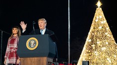 Prezident USA s manželkou rozvietili svetlá na národnom vianočnom strome