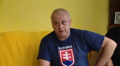 Expolicajt roky čelí podozreniu zo sexuálneho obťažovania, advokátka sa jeho prípadu vzdala