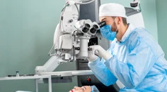 Zbaví vás laser okuliarov navždy? Primár vysvetľuje, kedy sa môžu dioptrie opäť objaviť