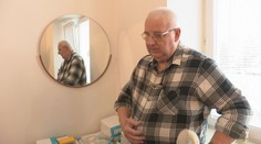 „Močový mechúr mi už nenarastie,“ hovorí dôchodca, jeho zdravotný stav sa nezmenil. Pre 4 eurá prišiel o štátnu pomoc