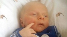 Matka (19) vyhladovala štvormesačného syna. Policajti boli v šoku, v akom stave dieťa našli