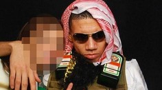 Smalling to prehnal. Na párty pózoval ako samovražedný atentátnik