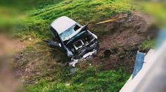 Vážna nehoda pri Veľkom Krtíši. Ťažko sa zranili dvaja ľudia, zasahovať musel vrtuľník