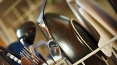 Príšerne vám zapácha umývačka? Zvyšky jedla sa môžu zachytiť aj tam, kde by ste to nečakali