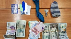 Poľka našla na zastávke tisíce v rôznych menách. Majiteľka ich z kuriózneho dôvodu nosila so sebou