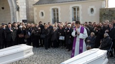 Vo Francúzsku začali pochovávať obete parížskych atentátov