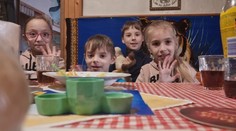 Z Ukrajiny stihli evakuovať aj detský domov v Ľvove. Väčšina týchto osamelých detí skončila v Prešove