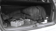 Psychológ vysvetľuje, prečo sa opitý Slavo skryl pred policajtmi do kufra