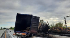 Tragická ranná nehoda na D2. Dva kamióny sa po zrážke ocitli v plameňoch, zahynuli obaja vodiči