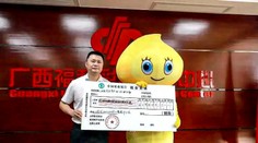 Muž vyhral v lotérii milióny, už by nemusel pracovať. Rodine to zatajil a povedal aj dôvod