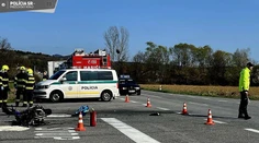 Tragická nehoda pri Vranove nad Topľou. Mladý motorkár († 21) neprežil zrážku s nákladiakom