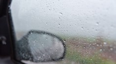 Zahmlené okná v aute? Tento lacný a jednoduchý trik ich udrží čisté a bez kvapiek