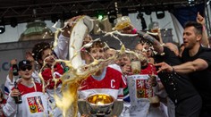 GALÉRIA: Neskutočná eufória. Pozrite si oslavy českého zlata na námestí s fanúšikmi