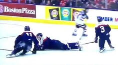 VIDEO: Hromadná zrážka slovenských juniorov pobavila kanadské publikum