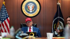 Trump vyvoláva rozruch. Naznačil, že je otvorený zmene režimu v Iráne