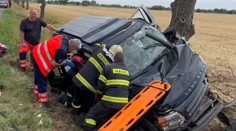 Dvaja mŕtvi pri dvoch autonehodách. Obaja vodiči neprežili náraz do stromu