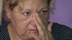 Napriek tomu, že ju otec opustil, snažila sa mu pomôcť. Teraz ho nemá za čo pochovať