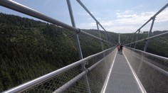 Keď ho stavali, netušili, že prelomia rekord. Z visutého mosta na Morave sa stala svetová atrakcia