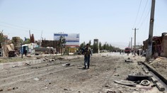 Samovražedný útočník narazil autom do konvoja vojakov z USA, zahynuli štyria ľudia