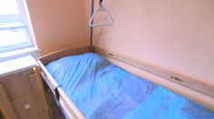 Muž pochoval manželku. Myslí si, že sa o ňu v domove nepostarali tak, ako mali