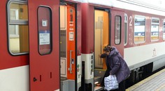 Vlak z Bratislavy meškal vyše hodiny. Cestujúca odmietla respirátor, zasiahnuť musela polícia